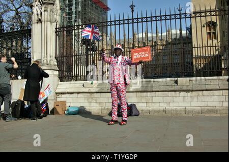 Westminster, London, Großbritannien. 29. Mär 2019. Pro Brexit Demonstranten sammeln außerhalb des Parlaments, Westminster, Großbritannien Quelle: Knelstrom Ltd/Alamy leben Nachrichten Stockfoto