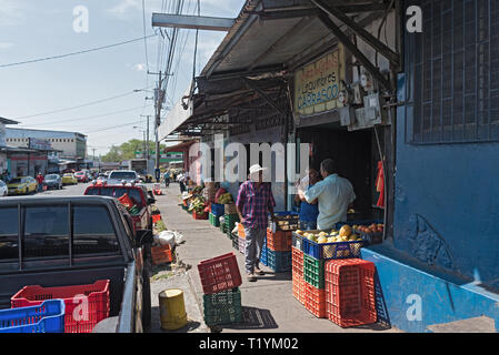 Typische Früchte und Gemüse street Stall in David Panama Stockfoto