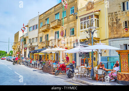 RABAT, MALTA - 16. Juni 2018: Die Linie der landschaftlich reizvolle und gemütliche Restaurants und Cafés entlang der Strasse in St. Paul Platz, am 16. Juni in Rab Stockfoto