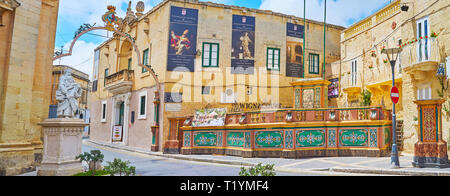 RABAT, MALTA - 16. JUNI 2018: Panorama der historischen Wignacourt Residence (jetzt Museum), in St Paul's Square und berühmt für die St Paul's Grotto entfernt, c Stockfoto