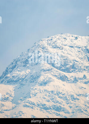 Gipfel eines schneebedeckten Berg in der Zabarwan Bereich in Srinagar, Kashmir Stockfoto