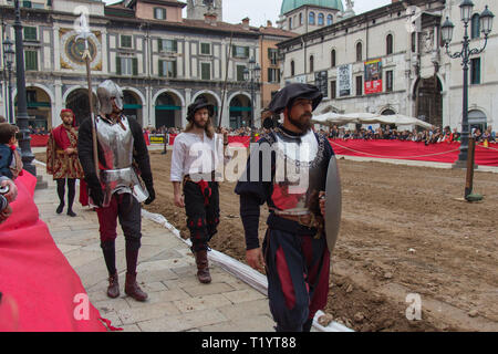 Italien, Brescia - 01. Oktober 2017: der Blick auf die Menschen in mittelalterlichen Kostümen Am traditionellen Umzug, Feiern von Caterina Cornaro. Stockfoto