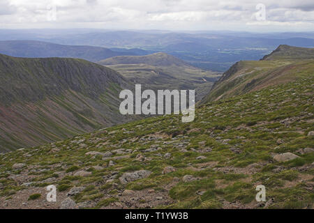 Lairig Ghru Pass von den Hängen des Ben Macdui Cairngorms National Park Highland Region Schottland Stockfoto