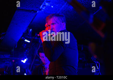 Band: Andere Menschen im Konzert an König Tutts Wah Wah Hütte in Glasgow. Stockfoto