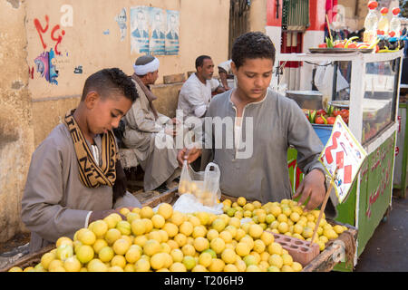 Ägypten, Luxor, im Souk Stockfoto
