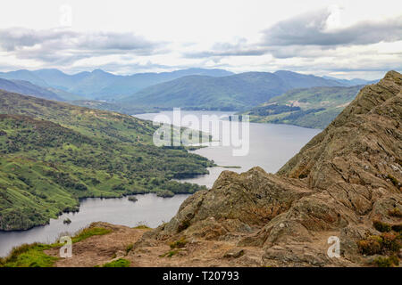 Blick auf Loch Katrine von der Oberseite des Ben Aan Stockfoto