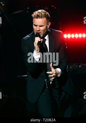 Gary Barlow von, dass bei den Teenage Cancer Trust Konzert, Royal Albert Hall, London durchführt. PRESS ASSOCIATION. Bild Datum: Donnerstag, 28. März 2019. Siehe PA Geschichte SHOWBIZ TCT. Photo Credit: Isabel Infantes/PA-Kabel Stockfoto