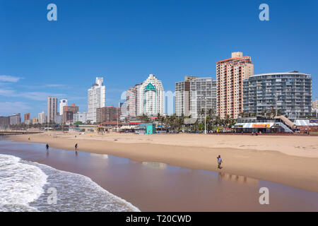 Beachfront Hochhäuser von North Beach, Durban, KwaZulu-Natal, Südafrika Stockfoto