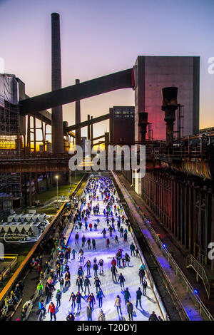 Zeche Zollverein, Kokerei Zollverein, Eislaufbahn, Essen, Deutschland Stockfoto