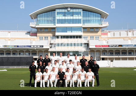 Nottinghamshire (hintere Reihe, links-rechts) Liam Preis, Henry Woodward, Jack Blatherwick, Matt Carter, Zak Chappell, Lukas Holz, Phil Tranter, Kunal Manek, (mittlere Reihe, links-rechts) Ant Botha, James Rohr, Jake Libby, Mark Footitt, Ben Slater, Paul Coughlin, Tom Moores, Andy, Paul Franks (vordere Reihe von links nach rechts) Ben Duckett, Samit Patel, Lukas Fletcher, Headcoach Peter Moores, Steven Mullaney, Jake Kugel, Chris Nash und Joe Clarke während der Media Day an der Trent Brücke, Nottingham. Stockfoto