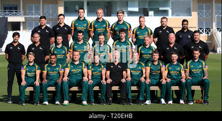 Nottinghamshire (hintere Reihe, links-rechts) Liam Preis, Henry Woodward, Jack Blatherwick, Matt Carter, Zak Chappell, Lukas Holz, Phil Tranter, Kunal Manek, (mittlere Reihe, links-rechts) Ant Botha, James Rohr, Jake Libby, Mark Footitt, Ben Slater, Paul Coughlin, Tom Moores, Andy, Paul Franks (vordere Reihe von links nach rechts) Ben Duckett, Samit Patel, Lukas Fletcher, Headcoach Peter Moores, Steven Mullaney, Jake Kugel, Chris Nash, Joe Clarke und Alex Hales während der Media Day an der Trent Brücke, Nottingham. Stockfoto