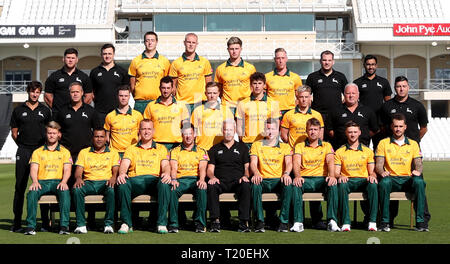 Nottinghamshire (hintere Reihe, links-rechts) Liam Preis, Henry Woodward, Jack Blatherwick, Matt Carter, Zak Chappell, Lukas Holz, Phil Tranter, Kunal Manek, (mittlere Reihe, links-rechts) Ant Botha, James Rohr, Jake Libby, Mark Footitt, Ben Slater, Paul Coughlin, Tom Moores, Andy, Paul Franks (vordere Reihe von links nach rechts) Ben Duckett, Samit Patel, Lukas Fletcher, Headcoach Peter Moores, Steven Mullaney, Jake Kugel, Chris Nash, Joe Clarke und Alex Hales während der Media Day an der Trent Brücke, Nottingham. Stockfoto