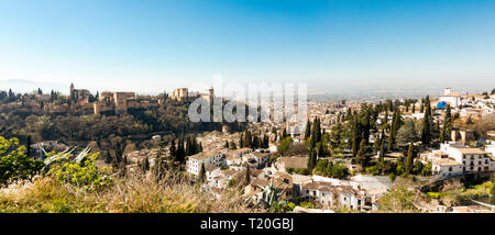 Granada Spanien, Albayzin (Albaicin) maurische Viertel von Sacromonte, mit Alhambra. Granada, Andalusien, Spanien. Stockfoto