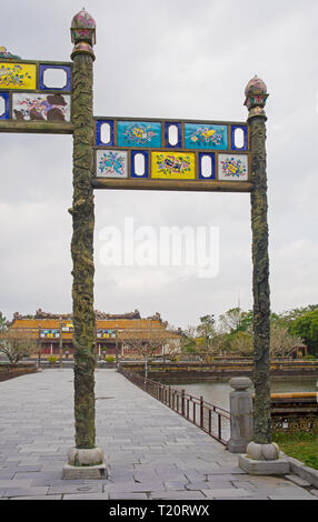 Das Tor zu den Thai Hoa Palace. Die Thailändische Dich See und die Thai Hoa Palast, auch als Dien Thai Hoa oder der Palast der Höchsten Harmonie bekannt, können s Stockfoto