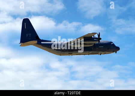 C-130 Hercules Transportflugzeug der US Air Force über Tucson Arizona Stockfoto