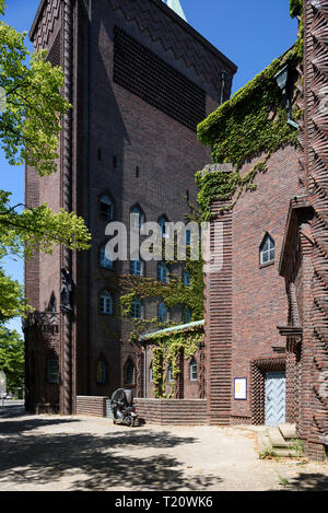 Berlin. Deutschland. Kreuzkirche Schmargendorf, Hohenzollerndamm 130. Erbaut 1927-1929 nach einem Entwurf von Ernst und Günther Paulus. Stockfoto