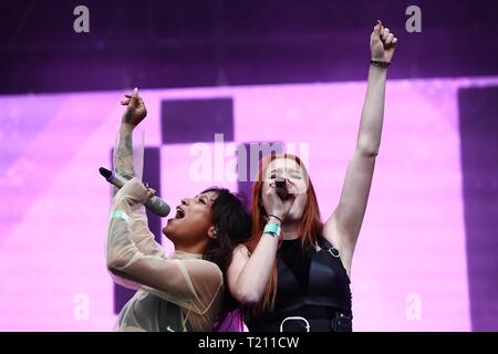 BRÅVALLA 2016-07-02 Icona Pop iunder Bråvallafestivalen på lördagen. Foto Jeppe Gustafsson Stockfoto