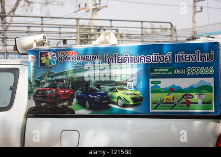 Chiangmai, Thailand - 8. März 2019: Werbung pick up Toyota Auto. Foto an der Straße Nr. 1001 etwa 8 km von der Innenstadt von Chiang Mai, Thailand. Stockfoto