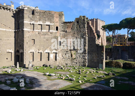 Detail der Fassade inkl. Fenster Muster im Forum des Augustus (2 v. Chr.), Foro di Augusto, Stadtplatz, Rom, Italien Stockfoto