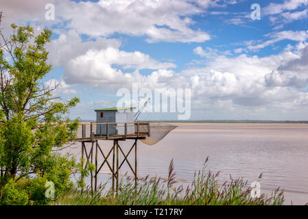 Alte hölzerne Fisher-Hütte auf die Mündung der Gironde, Frankreich Stockfoto