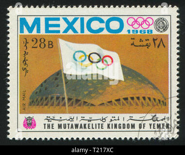 Jemen - ca. 1968: Briefmarke von Jemen gedruckt, zeigt Flagge und Stadion, ca. 1968 Stockfoto