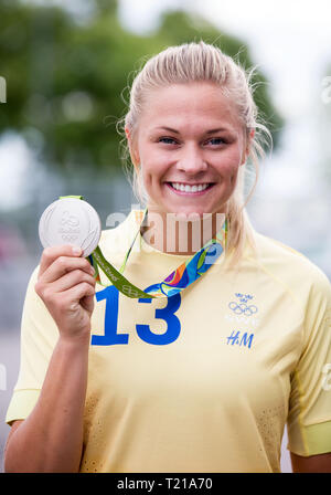 LINKÖPING 2016-08-22 Linköpings FC klar war, das die meisten Spieler in der schwedischen Mannschaft, die erste olympische Medaille im Fußball auf der Seite der Frauen nahmen je. Während Montag, die fünf Helden, hier Fridolina Rolfö, sowohl von der Gemeinde und der Mannschaftskameraden an Linköping Arena gefeiert. Foto Jeppe Gustafsson Stockfoto