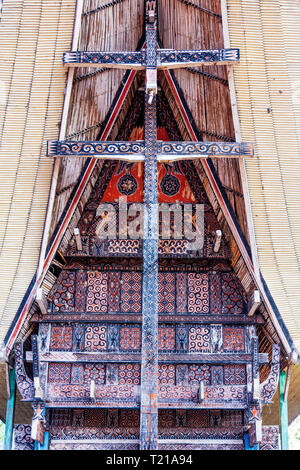 Asien, Südostasien, Indonesien, Sulawesi, Tana Toraja. Detail des Giebels auf einem typischen Torajan-Haus oder Tongkonan Stockfoto