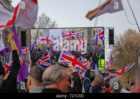 London, Großbritannien. 29. Mär 2019. Hunderte von Pro-Brexit Demonstranten protestieren in Whitehall Credit: Alex Cavendish/Alamy leben Nachrichten Stockfoto