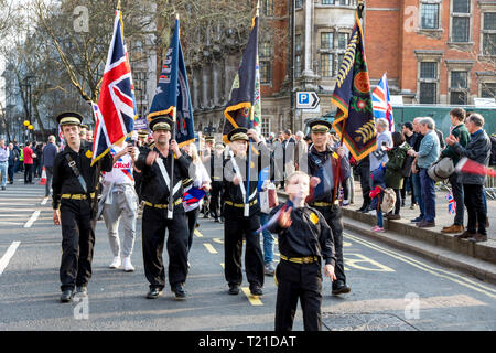 Westminster, London, Großbritannien. 29. März 2019. Brexit unterstützer Protest gegenüber dem Unterhaus als der britische Premierminister Theresa May sieht ihren Rückzug Akt erneut besiegt mit einer Mehrheit von 58. Die ihre Wut auf eine Reihe von Politikern geäußerte protestieren, als sie nach links Parlament, der, obwohl er vocal Brexit Anhänger entschieden, mit der Regierung zu stimmen. Credit: Newspics UK Süd/Alamy leben Nachrichten Stockfoto