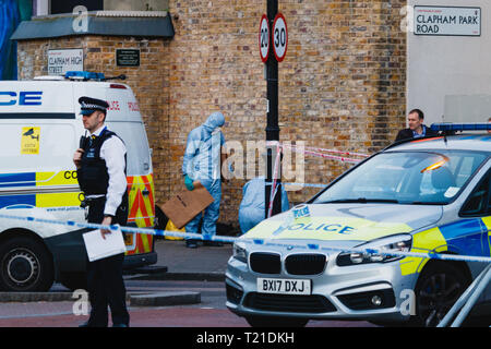 Clapham Common, London, UK, 29. März 2019: Erstechen Szene in Clapham Road in der Nähe der U-Bahnstation Clapham Common. Ein 40 Jahre alter Mann starb an der Szene. Credit: Joao Duraes/Alamy leben Nachrichten Stockfoto