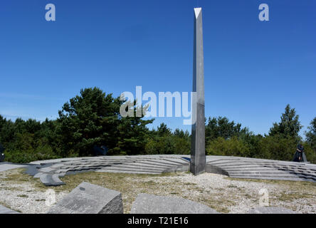 Nidden, Litauen. 07 Juli, 2018. Eine Sonnenuhr und Kalender (1995 erbaut) können Sie auf dem Parnid Düne in der Nähe der Kurischen Nehrung National Park gefunden werden. Die Kurische Nehrung ist ein UNESCO-Weltkulturerbe seit 2000. Quelle: Holger Hollemann/dpa/Alamy leben Nachrichten Stockfoto