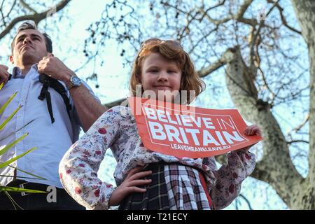 London, Großbritannien. 29 Mär, 2019. Tausende von Brext Unterstützer sammeln bei einer Kundgebung in Parliament Square. Credit: Claire Doherty/Alamy leben Nachrichten Stockfoto