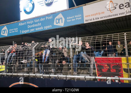 DORDRECHT, Riwal Hoogwerkers Stadium, 29-03-2019, Saison 2018 / 2019, Niederländische Keuken Kampioen Divisie. Ergebnis 1-3, Lüfter GA Adler feiern den Sieg nach dem Spiel im Spiel Dordrecht - Go Ahead Eagles Stockfoto