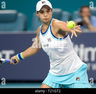 Miami, Florida, USA. 28. März, 2019. Ashleigh Barty (AUS) besiegt Anet Kontaveit (EST) 6-3, 6-3, im Miami Öffnen im Hard Rock Stadion in Miami, Florida gespielt wird. © Karla Kinne/Tennisclix 2010/CSM/Alamy leben Nachrichten Stockfoto