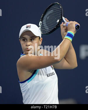 Miami, Florida, USA. 28. März, 2019. Ashleigh Barty (AUS) besiegt Anet Kontaveit (EST) 6-3, 6-3, im Miami Öffnen im Hard Rock Stadion in Miami, Florida gespielt wird. © Karla Kinne/Tennisclix 2010/CSM/Alamy leben Nachrichten Stockfoto