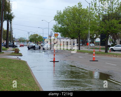 Dallas, USA. 29 Mär, 2019. Eigentumswohnung Feuer verdrängt 24 Familien. Credit: dallaspaparazzo/Alamy leben Nachrichten Stockfoto