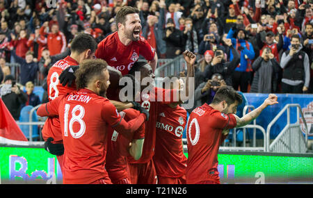 Toronto, Kanada. 29 Mär, 2019. Spieler der Toronto FC feiern zählen während der 2019 Major League Soccer (MLS) Übereinstimmung zwischen Toronto FC und New York City FC am BMO Feld in Toronto, Kanada, 29. März 2019. Toronto FC gewann 4-0. Credit: Zou Zheng/Xinhua/Alamy leben Nachrichten Stockfoto