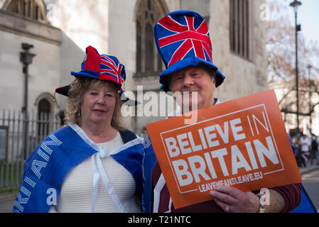 London, Großbritannien. 29 Mär, 2019. Pro Brexit Demonstranten in Parliament Square London Credit: Roger Hutchings/Alamy leben Nachrichten Stockfoto