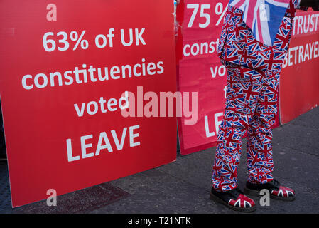 London, Großbritannien. 29 Mär, 2019. Pro Brexit Demonstranten in Parliament Square London Credit: Roger Hutchings/Alamy leben Nachrichten Stockfoto