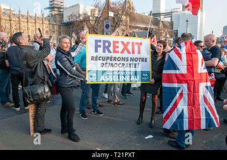 London, Großbritannien. 29 Mär, 2019. Pro-Leave unterstützer Teilnahme an einer Kundgebung in Parliament Square am Tag, dass das Vereinigte Königreich durch die Europäische Union zu verlassen. Pic von Lisa Dawson Rees Stockfoto
