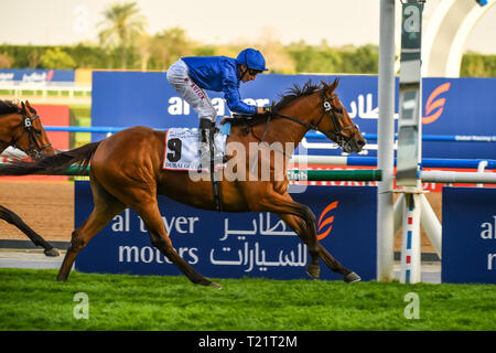 Dubai, VAE. Am 30. März 2019. Kreuz entgegen geritten von Jockey William Buick gewinnt die Dubai Gold Cup in Meydan. Die Godolphin besessen Pferd ist von Charlie Appleby Credit: Feroz Khan/Alamy Live News Credit: Feroz Khan/Alamy Leben Nachrichten geschult Stockfoto