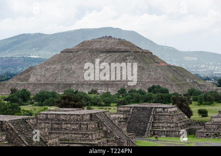 Anzeigen von Teotihuacan Pyramiden Stockfoto