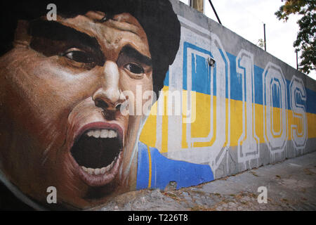 Buenos Aires, Argentinien - 30. März 2019: Diego Armando Maradona Graffiti wall Eindruck einen Block entfernt von der Bombonera Stadion in La Boca, Buenos Stockfoto
