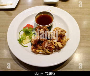 Weiche Schale Krabben tief in einem Sushi Restaurant serviert Fried Stockfoto