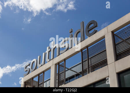 LONDON, ENGLAND - 25. MÄRZ 2019: Die Außenseite des Southside Einkaufszentrum, Wandsworth, London SW18 Stockfoto