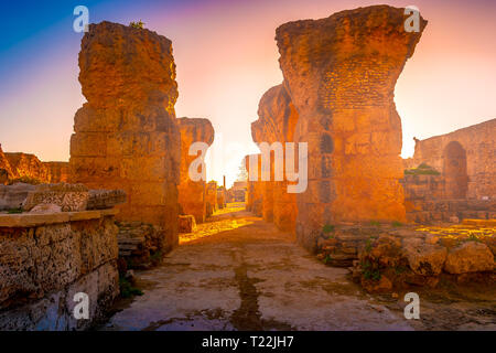 Sonnenuntergang in Karthago. Thermen des Antonius in Karthago, in der Nähe von Tunis, Tunesien Stockfoto