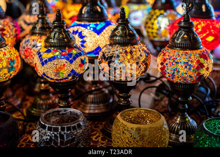 Typische türkische Tischleuchten Stockfoto