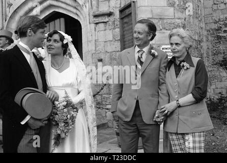 Alle Kreaturen, die Großen und die Kleinen (1975) Simon Ward, Lisa Harrow, Datum: 1975 Stockfoto