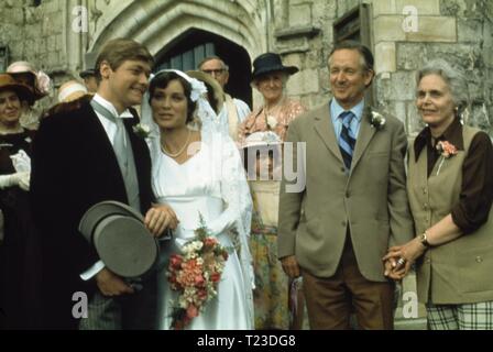 Alle Kreaturen, die Großen und die Kleinen (1975) Simon Ward, Lisa Harrow, Datum: 1975 Stockfoto