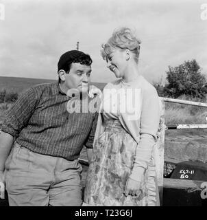 Die Bargee (1964) Ronnie Barker, Julia Foster, Datum: 1964 Stockfoto